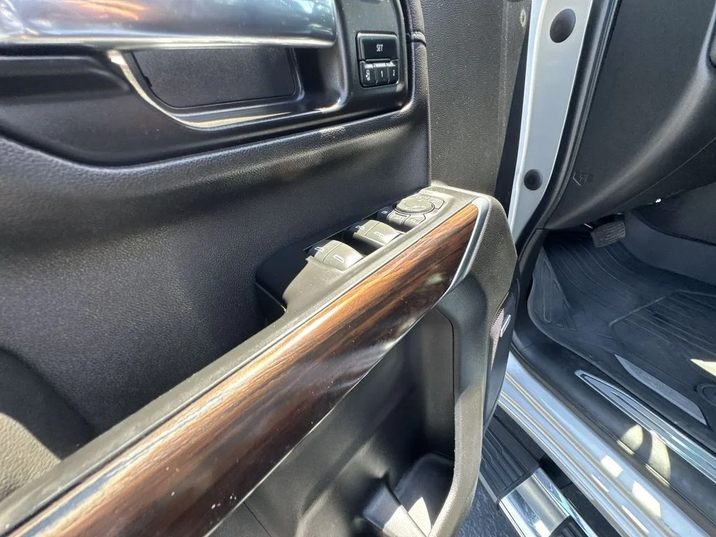 Used 2022 Silver GMC SLT image 24