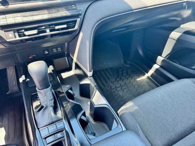 Used 2025 White Toyota LE image 19