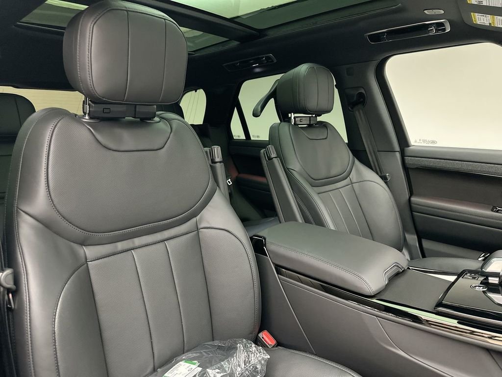 New 2026 Fuji White Land Rover Dynamic SE image 6