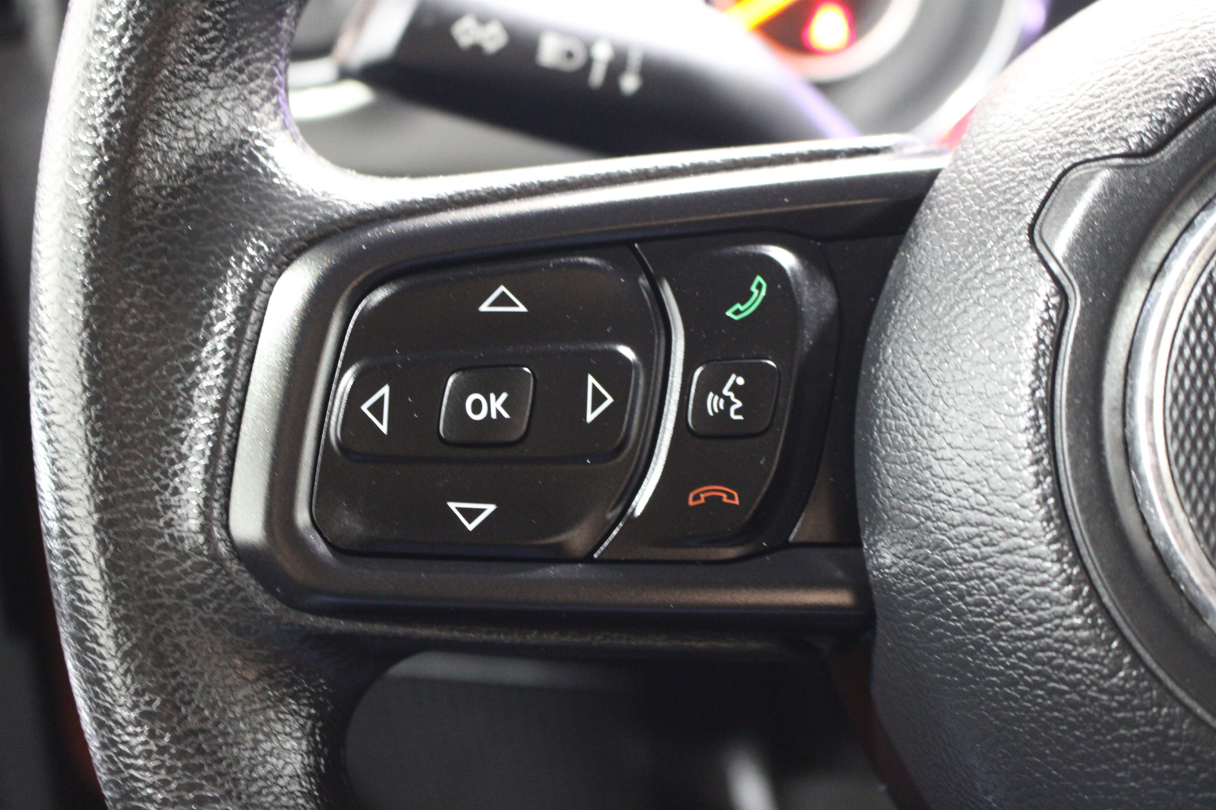 Used 2018 Punkn Metallic Clearcoat Jeep Sport image 8