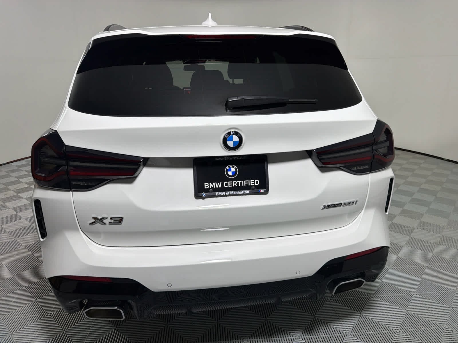 Used 2023 Alpine White BMW xDrive30i image 4