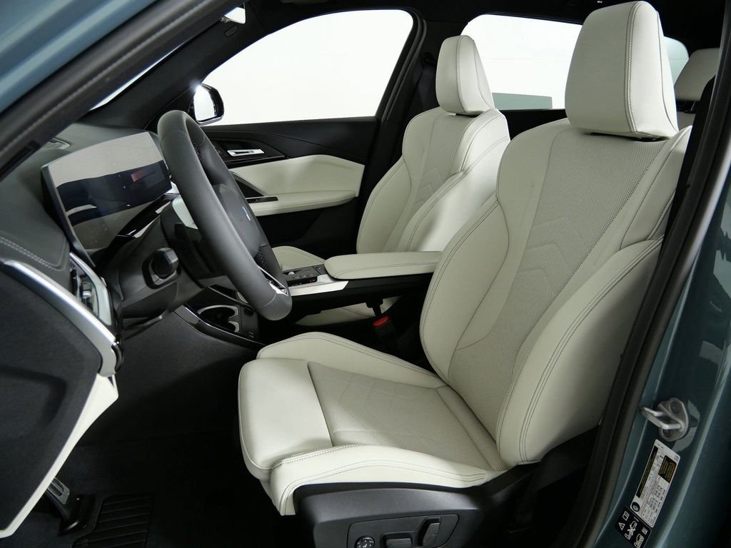 Used 2026 Cape York Green Metallic BMW xDrive28i image 34
