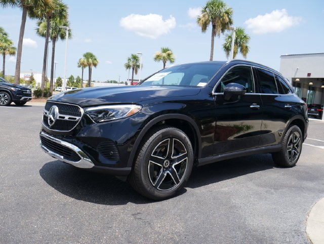 New 2026 Black Mercedes-Benz GLC 300 image 29
