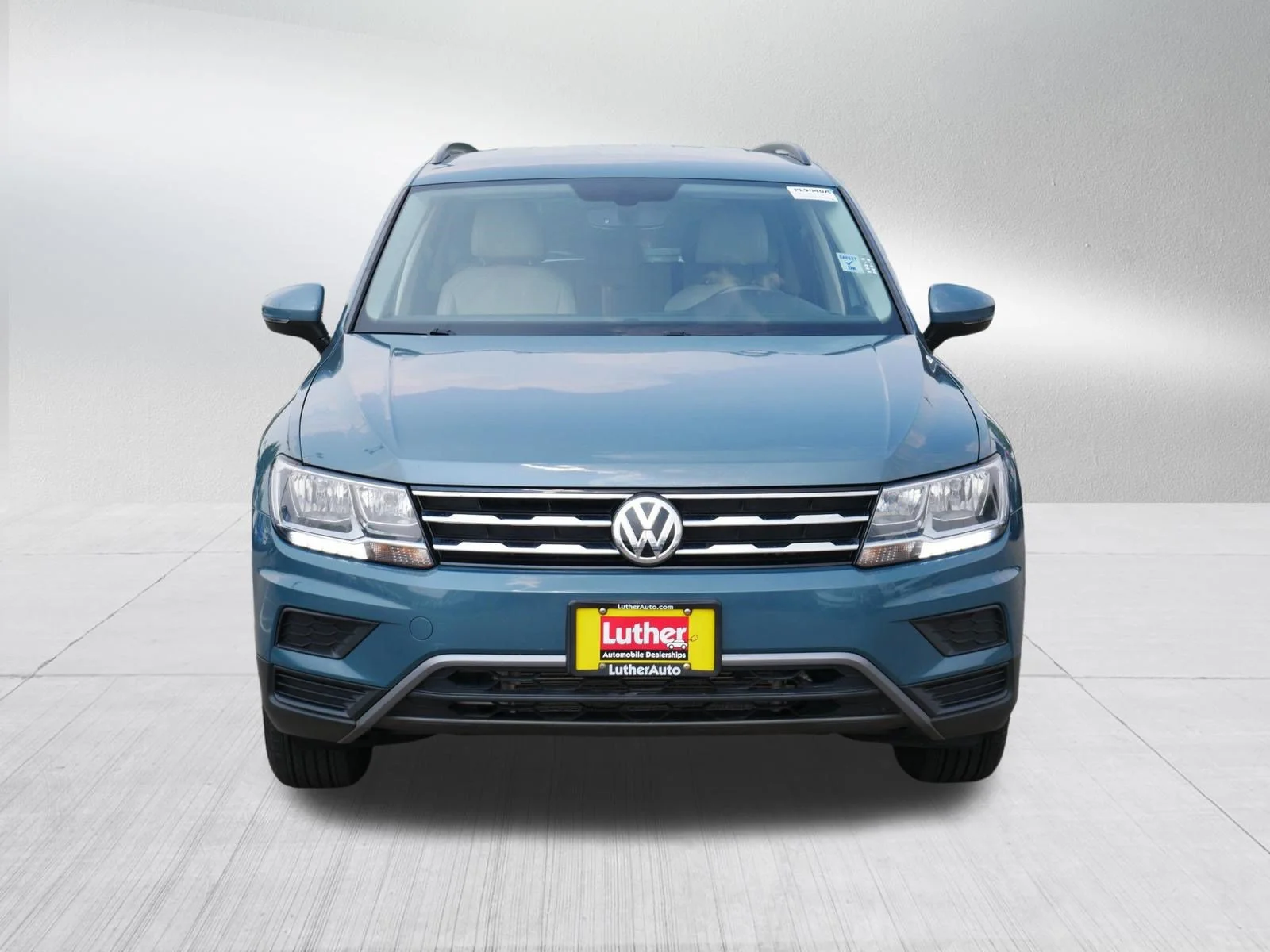 Used 2020 Volkswagen Tiguan SE with VIN 3VV2B7AX8LM011998 for sale in Brooklyn Center, Minnesota