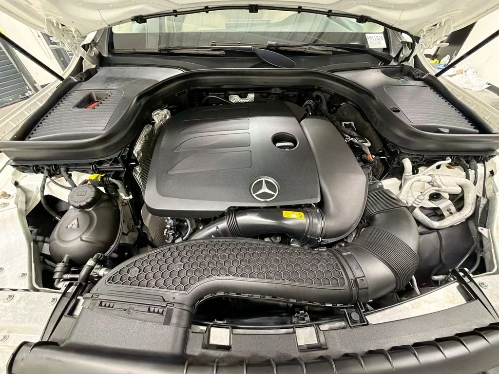 Used 2022 White Mercedes-Benz GLC 300 image 29