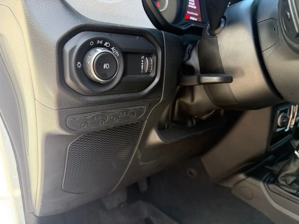Used 2024 White Jeep Sport S image 19