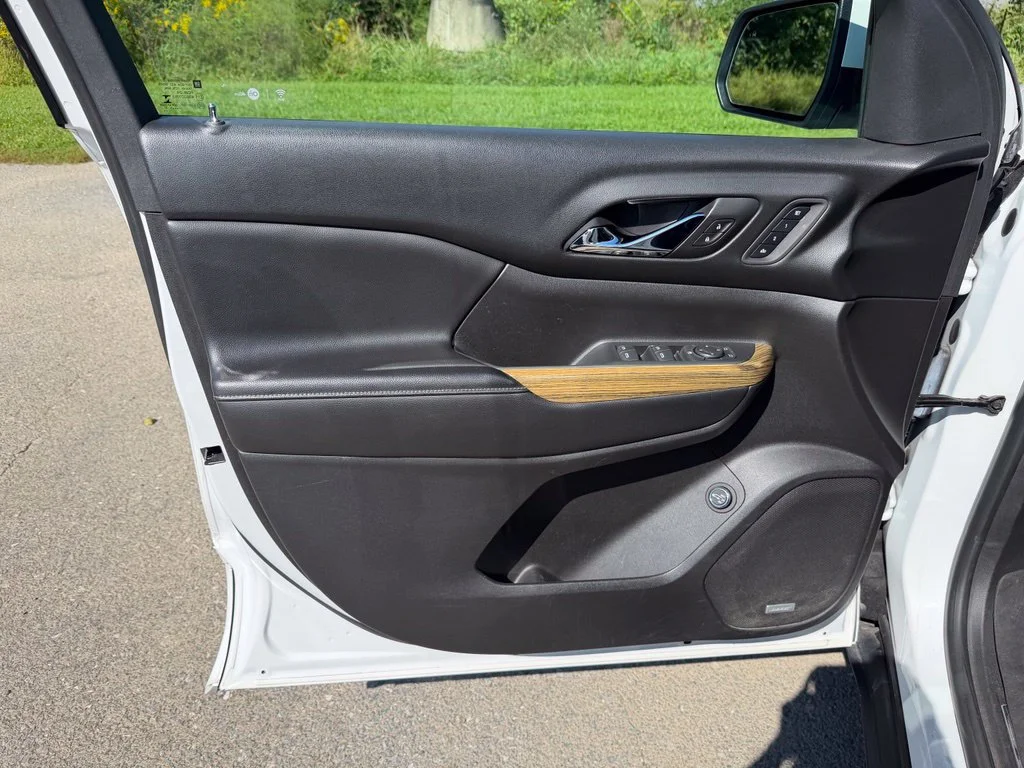 Used 2017 White GMC Denali image 12