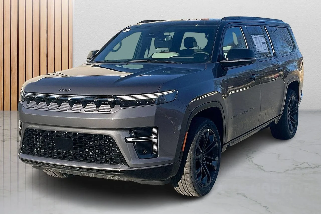 New 2026 Baltic Gray Metallic Clearcoat Jeep Summit Obsidian 29Z image 4