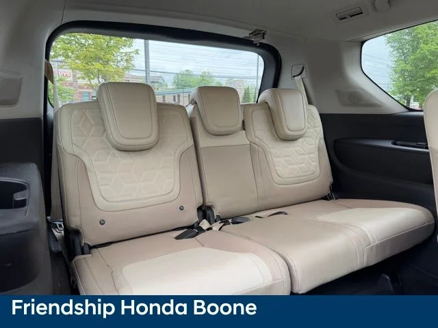 Used 2025 White Nissan Platinum Reserve image 53