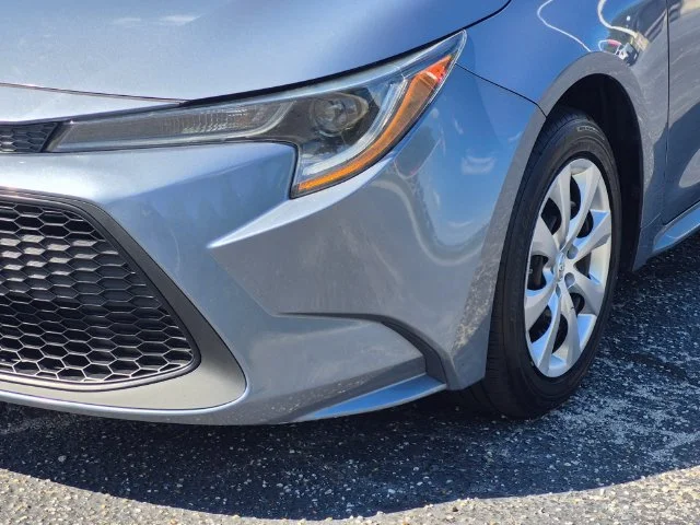Used 2022  Toyota LE image 7