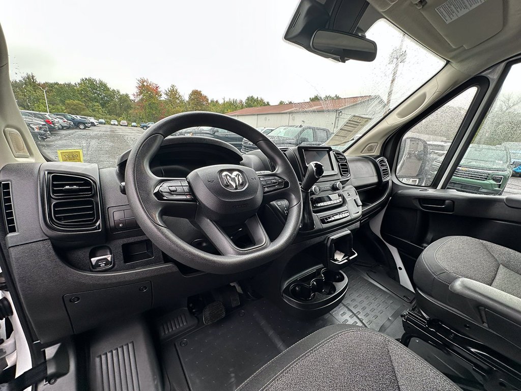 Used 2025 White Ram Base image 24