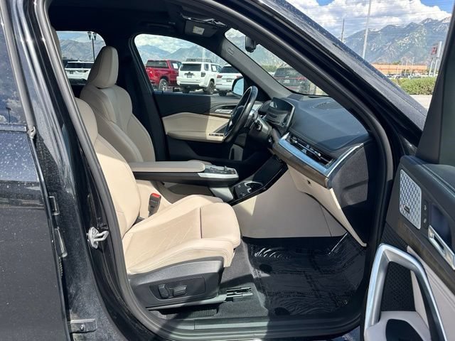 Used 2023 Black BMW xDrive28i image 32