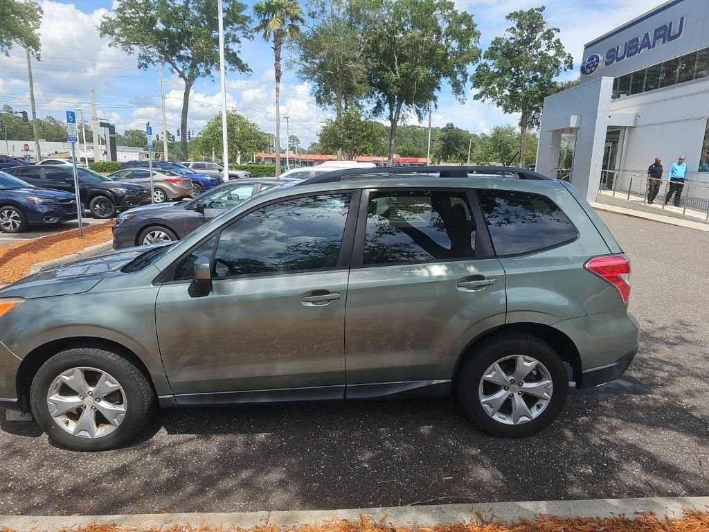 Used 2015 Green Subaru 2.5i Premium image 11