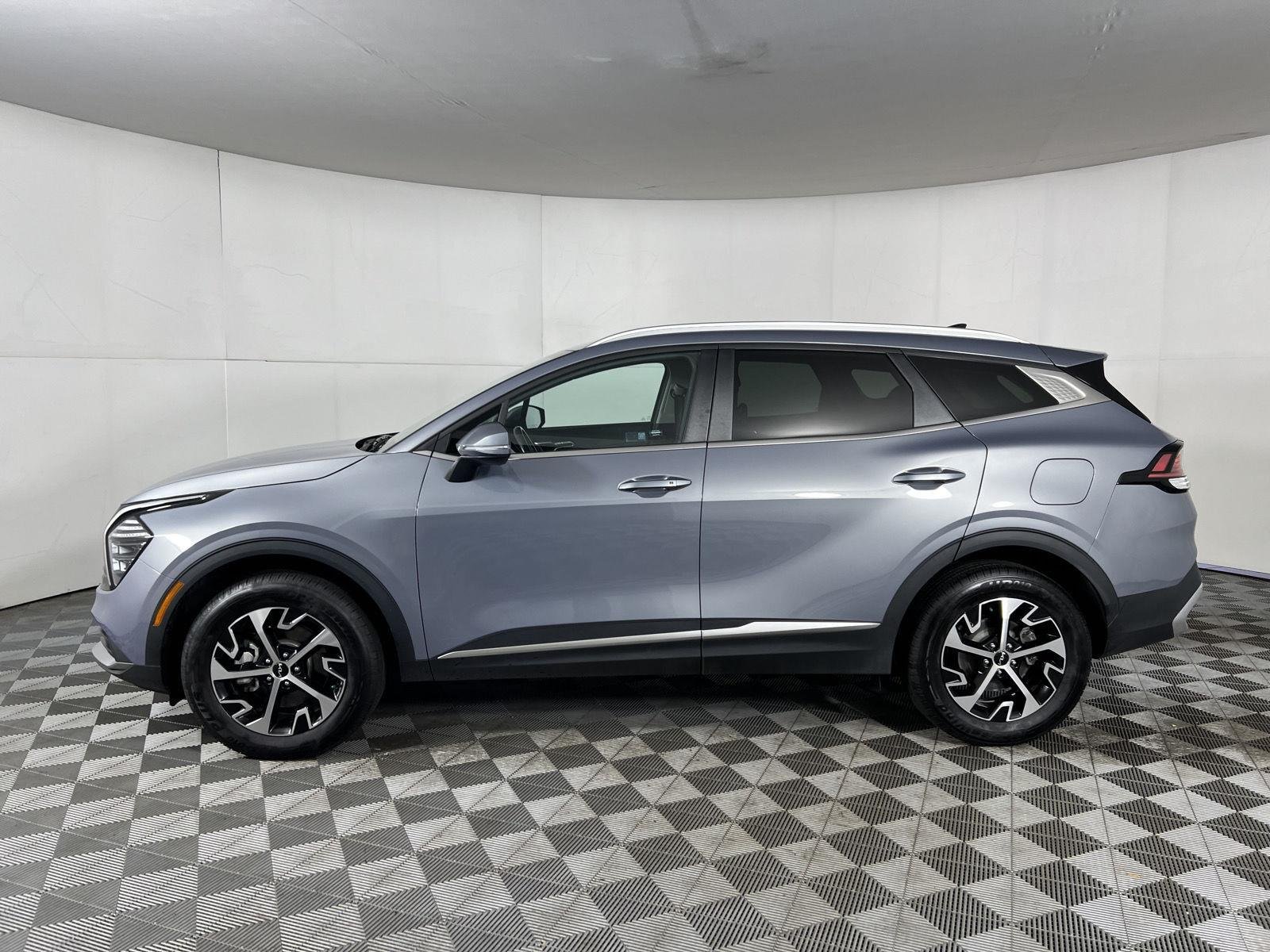 Used 2024 Everlasting Silver Kia EX image 5
