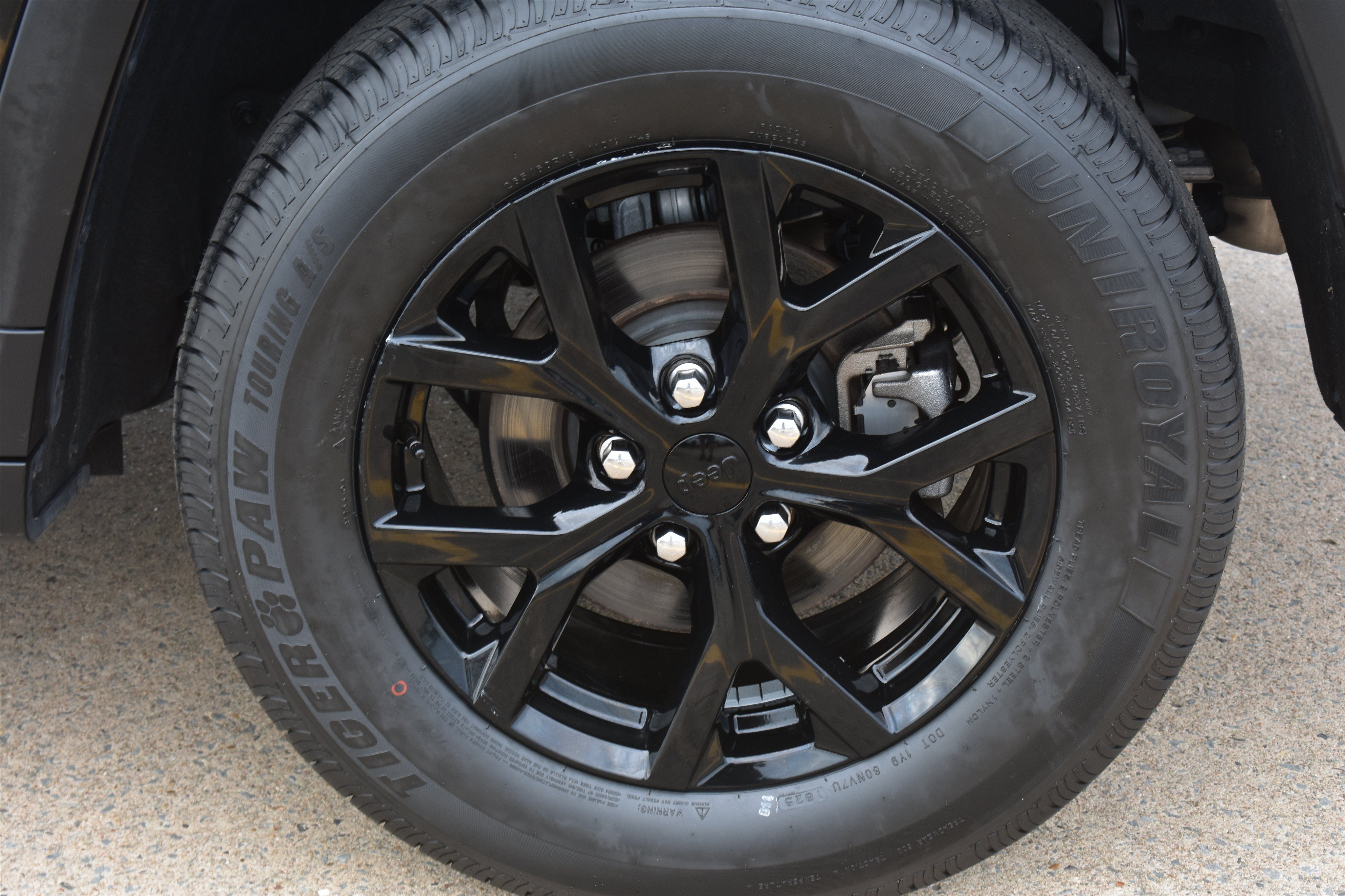 Used 2024 Diamond Black Crystal Pearlcoat Jeep Altitude image 9