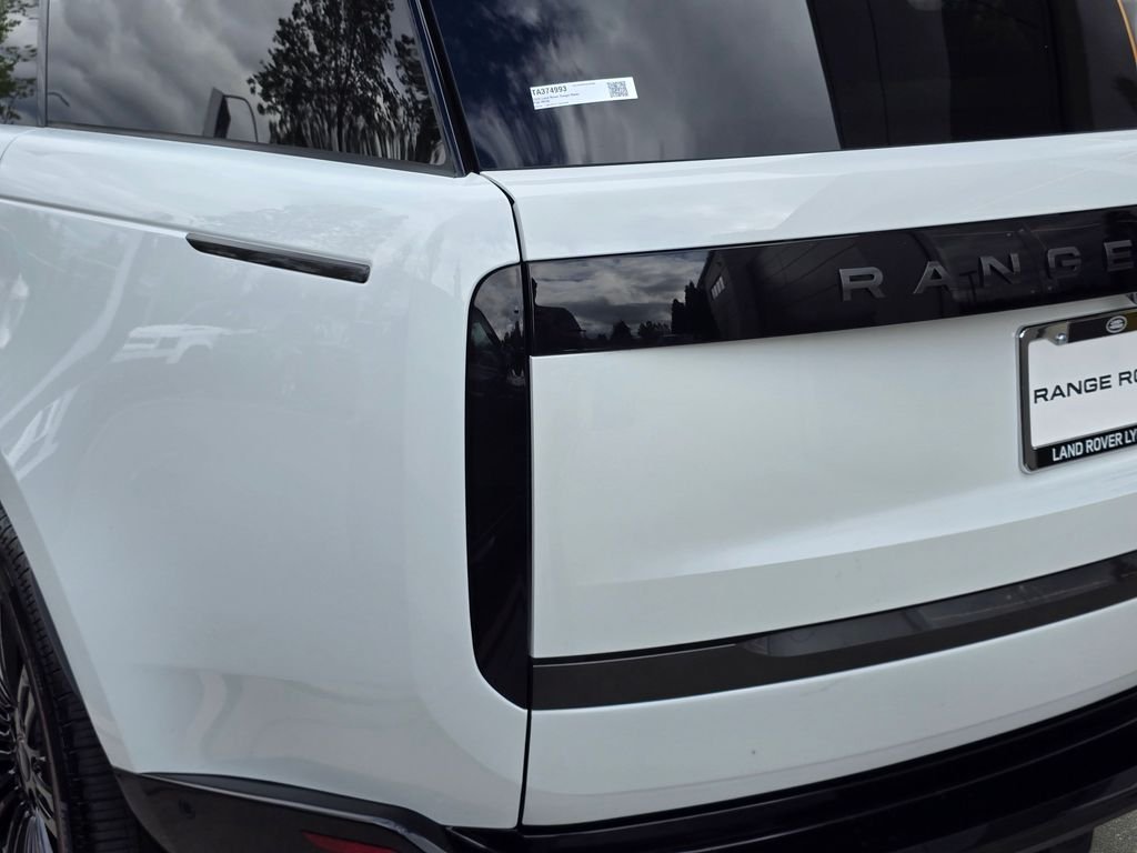 New 2026 Fuji White LAND ROVER SE LWB 7-Seats / V8 image 34