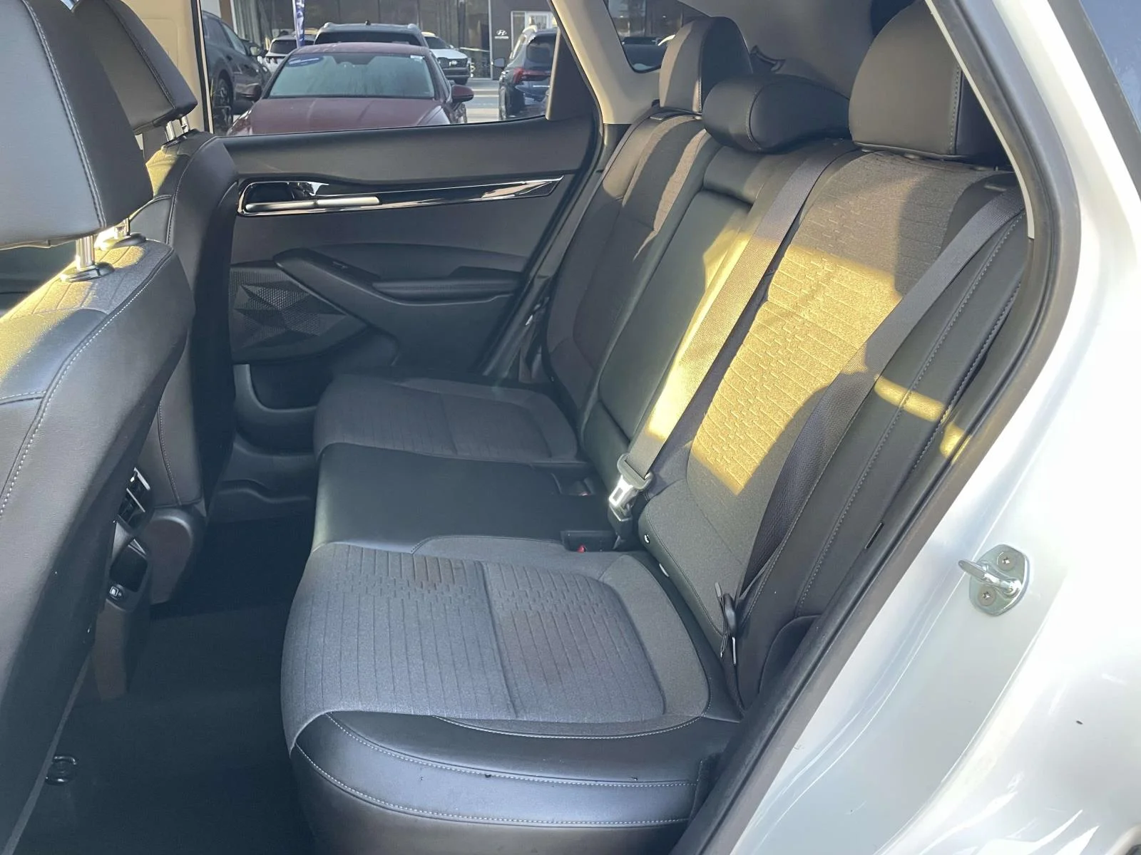 Used 2023 White Kia S image 3