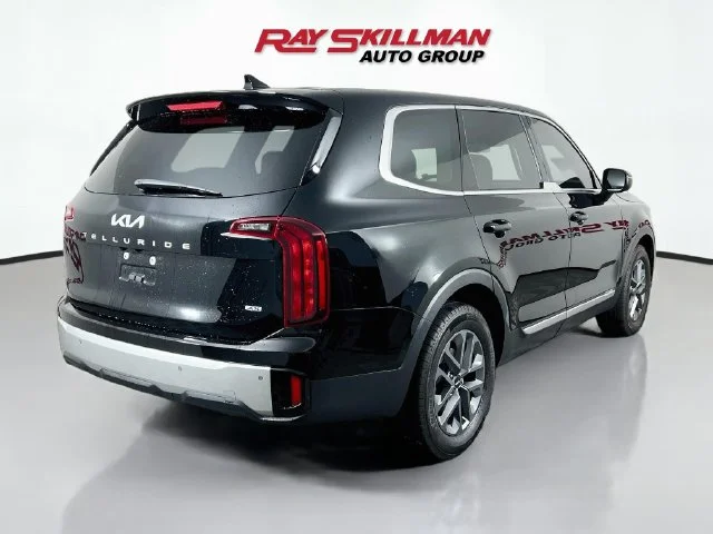 Used 2024 Black Kia LX image 7