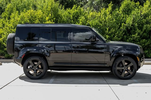 New 2026 Santorini Black Land Rover X-Dynamic SE image 10