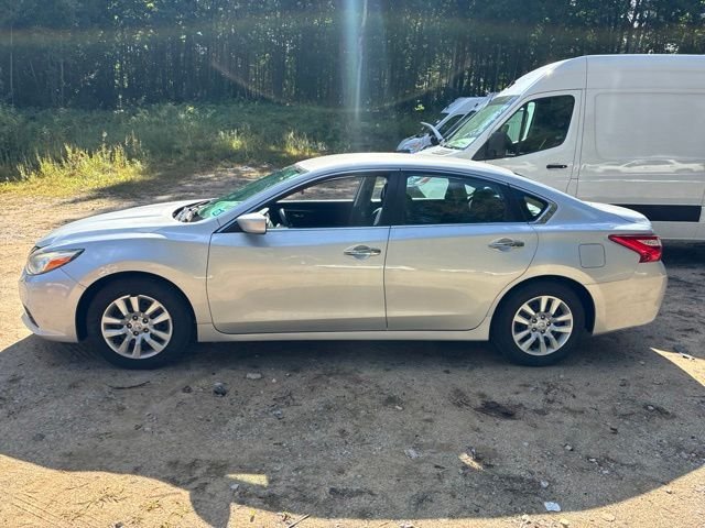 Used 2017 Silver Nissan 2.5 S image 8