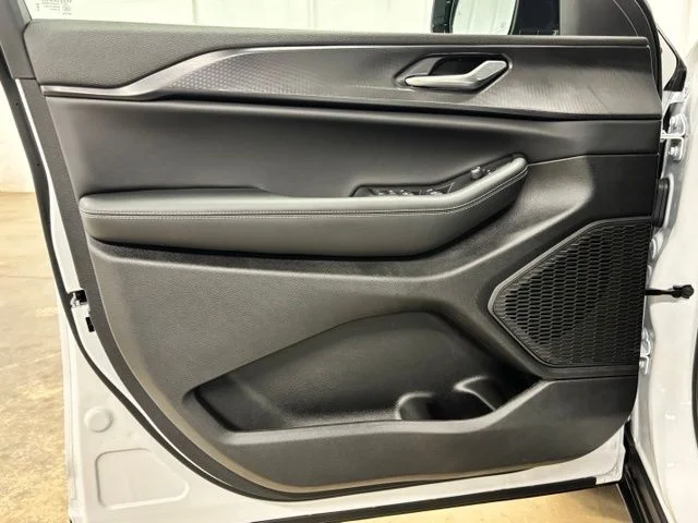 Used 2025 White Jeep Altitude X image 18