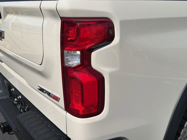 2026 Chevrolet Silverado 1500 ZR2 - Photo 10