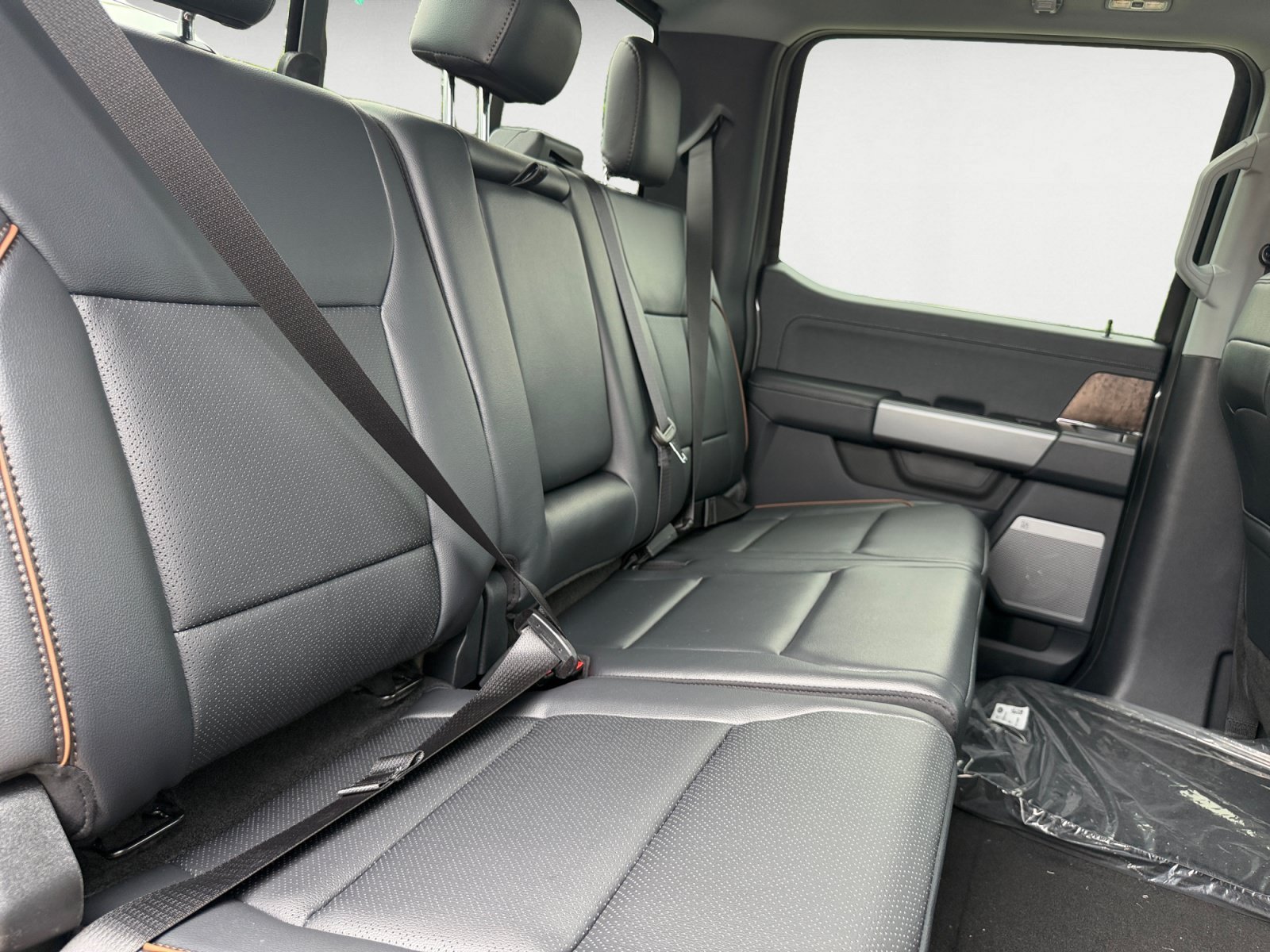New 2026 Carbonized Gray Metallic Ford LARIAT image 18