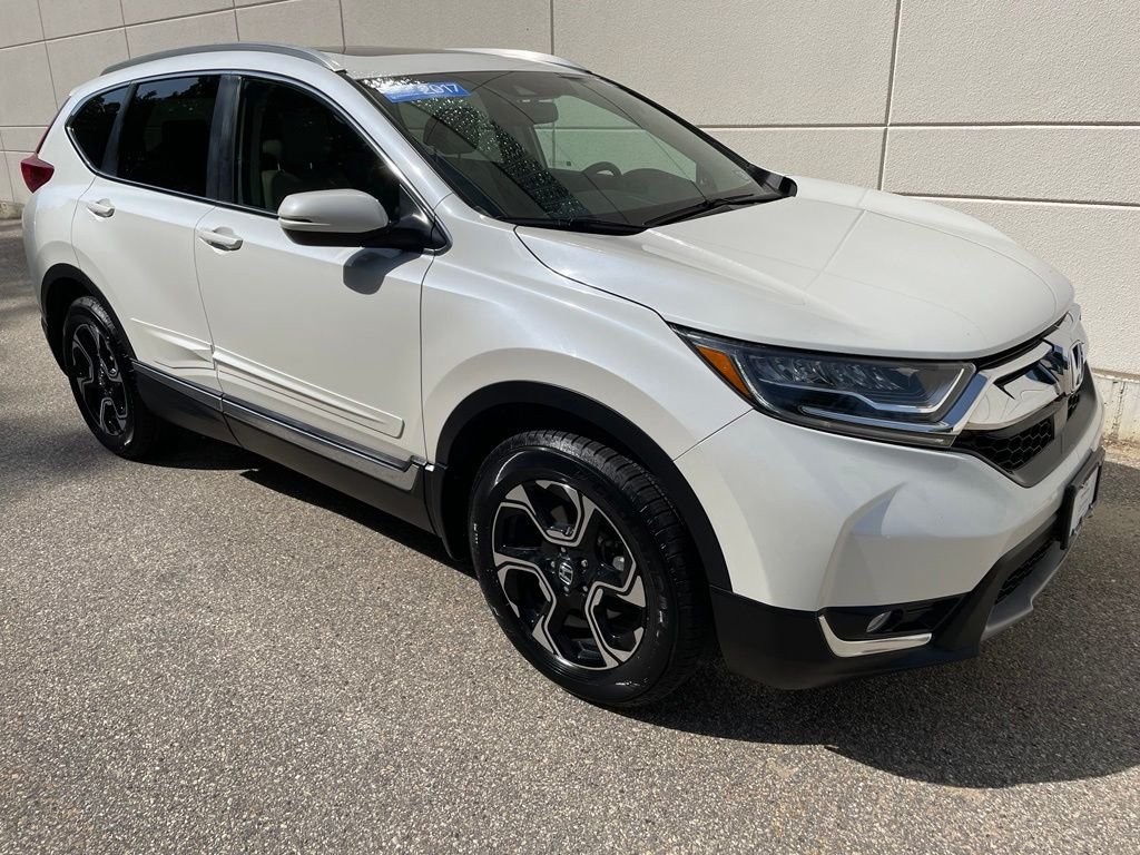 Used 2017 White Diamond Pearl Honda Touring image 5