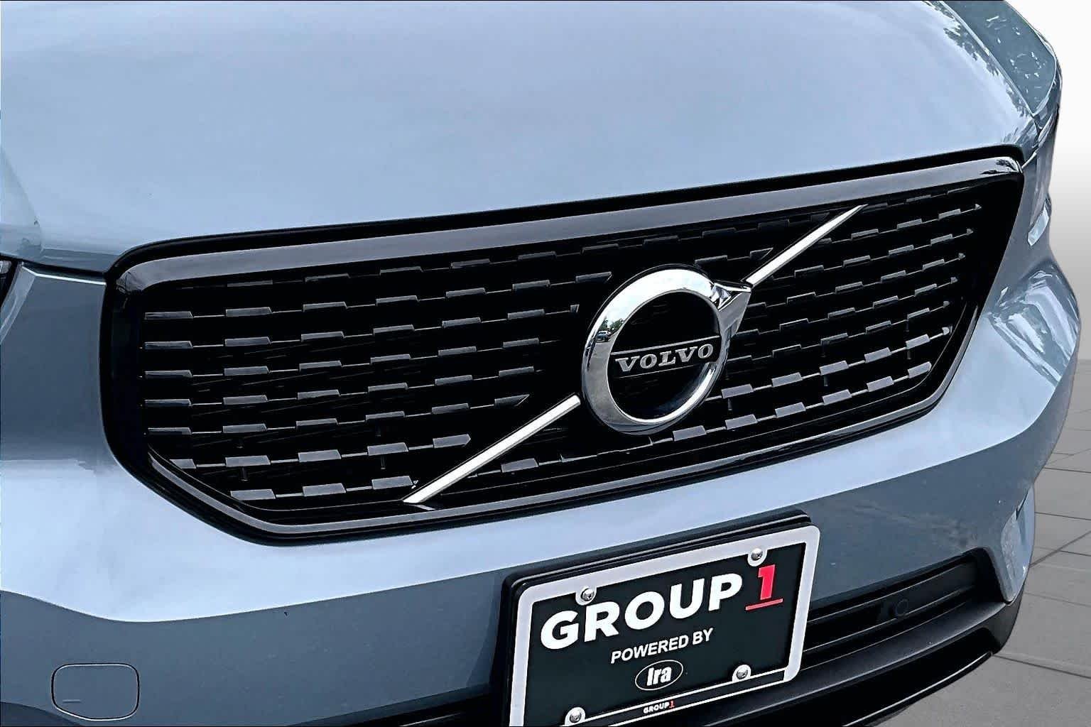 Used 2021 Thunder Grey Metallic Volvo R-Design image 30