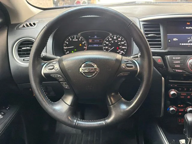 Used 2020 Caspian Blue Metallic Nissan SV image 18