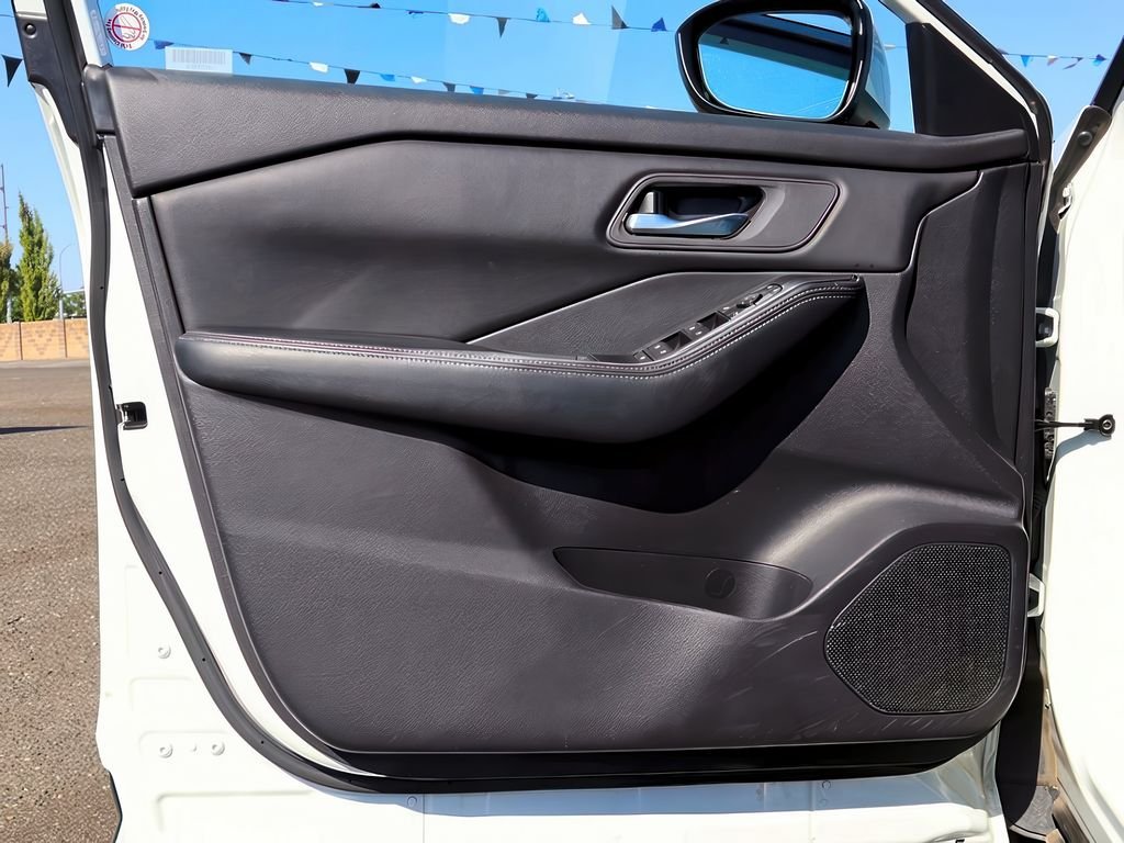 2024 Nissan Rogue SV photo 4