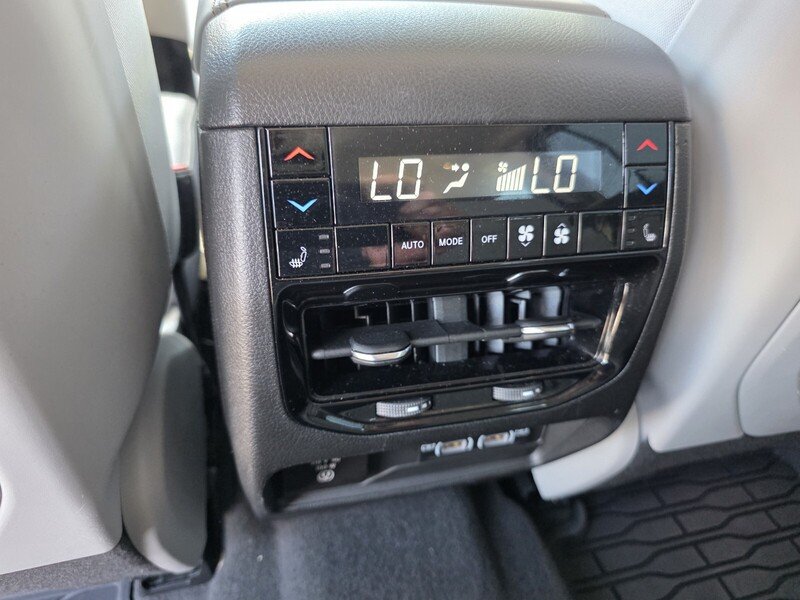 Used 2021 Diamond Black Crystal Pearlcoa JEEP SUMMIT 4X4 image 13