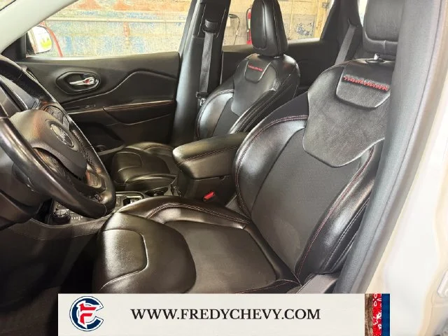 Used 2020 White Jeep Trailhawk 4x4 image 13