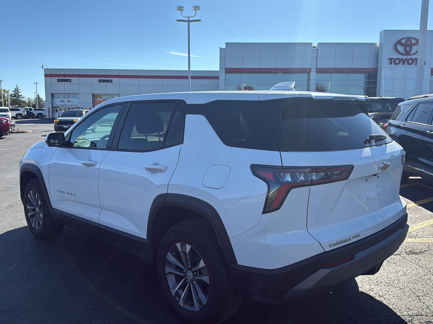 Used 2025 Summit White Chevrolet AWD LT image 5