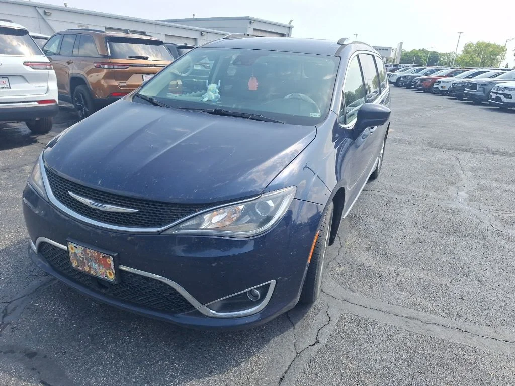 2018 Chrysler Pacifica Touring L Plus's photo