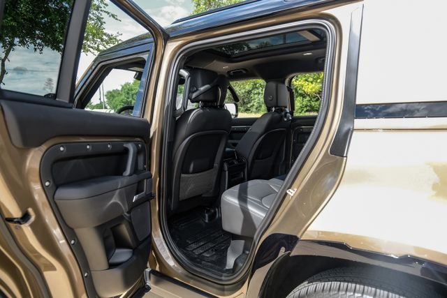 2025 Land Rover Defender X-Dynamic SE - Photo 50