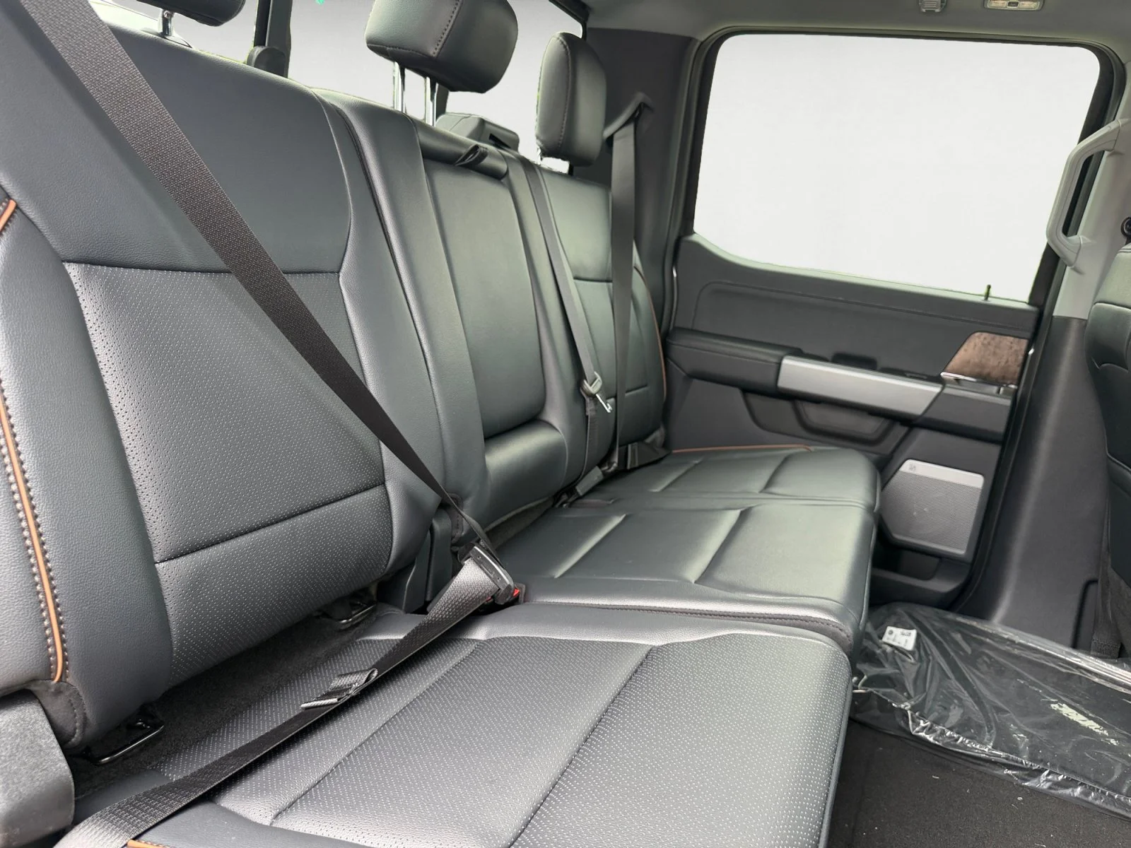 New 2026 Carbonized Gray Metallic Ford LARIAT image 18