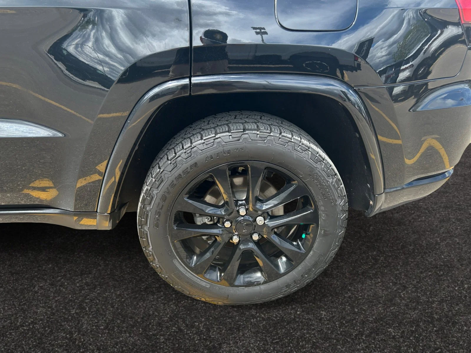 Used 2019 Diamond Black Crystal Pearl Jeep ALTITUDE image 9