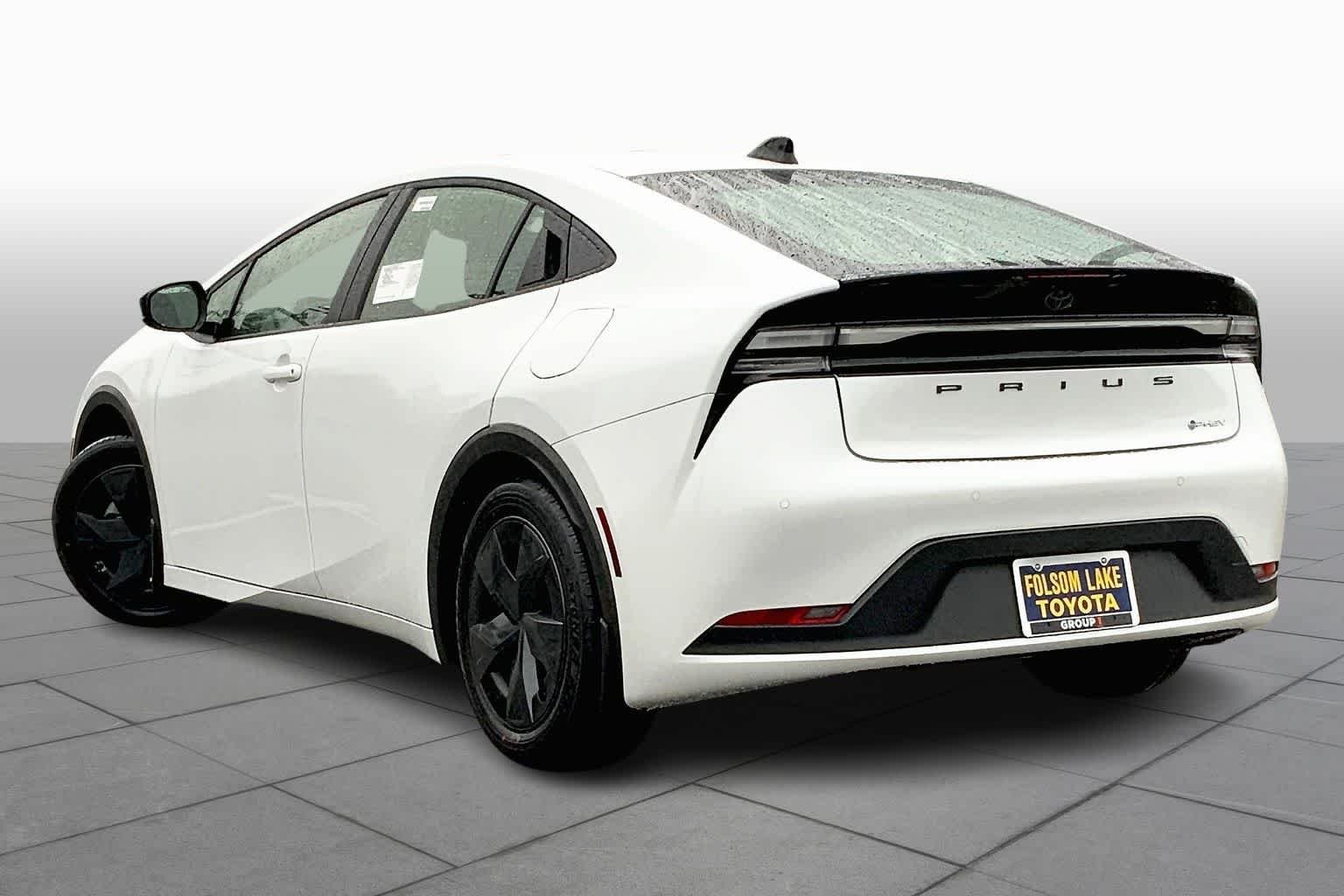 2026 Toyota Prius Plug-in Hybrid SE - Photo 12