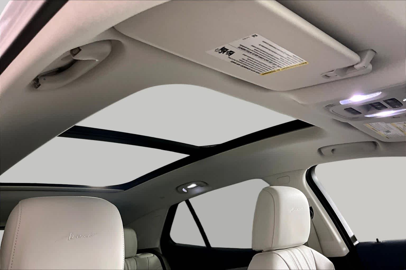 Used 2025 Iridescent White Tricoat Buick Avenir image 14