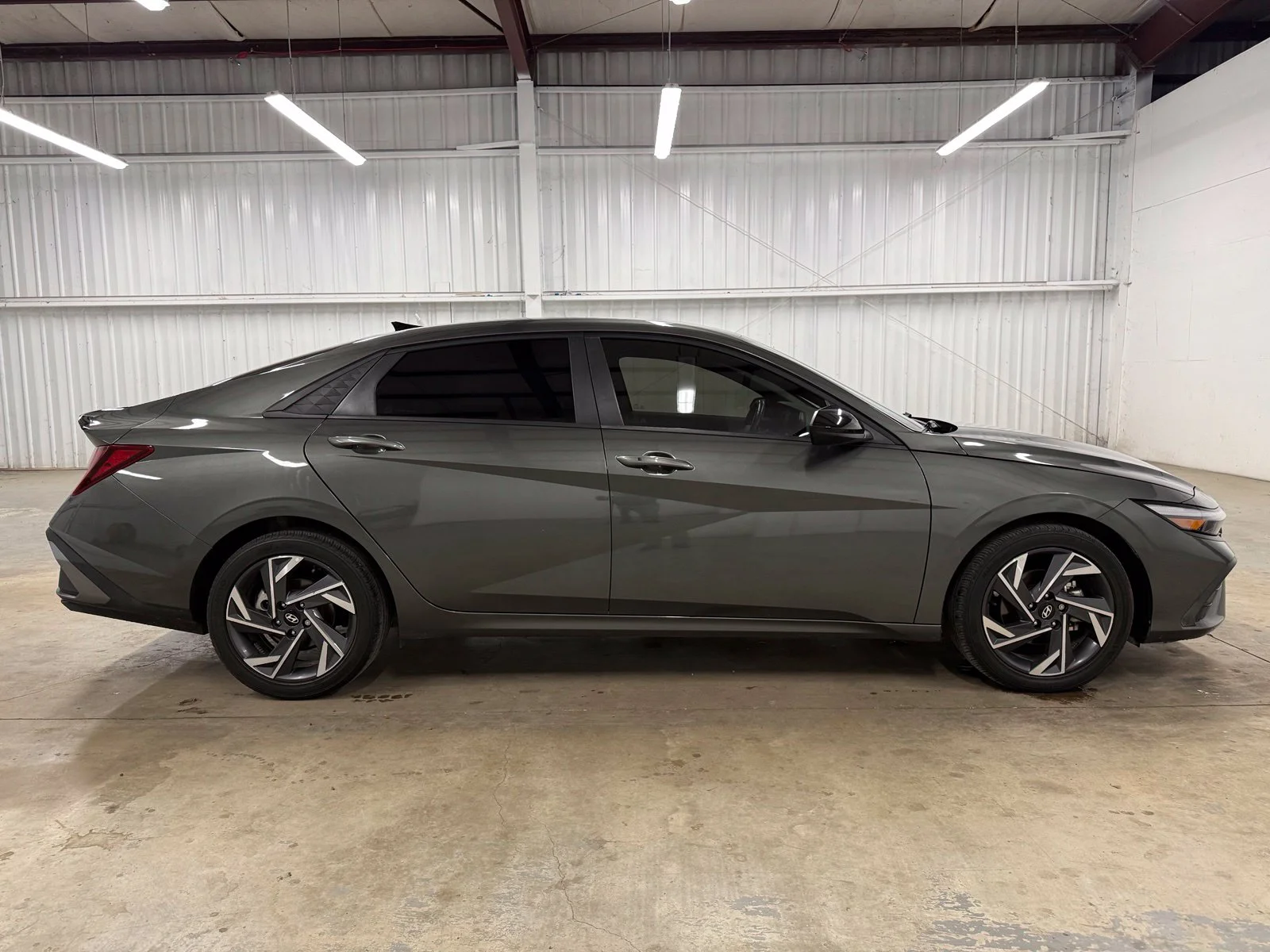 Used 2025 Gray Hyundai SEL Sport image 6
