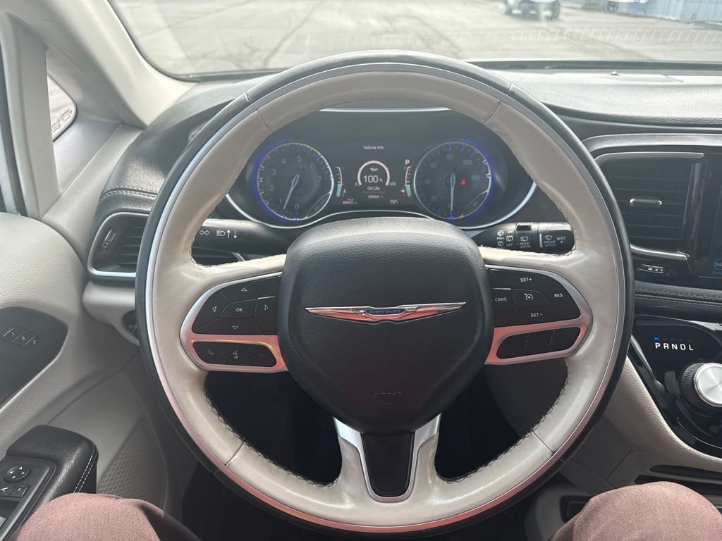 Used 2019 White Chrysler Limited image 25