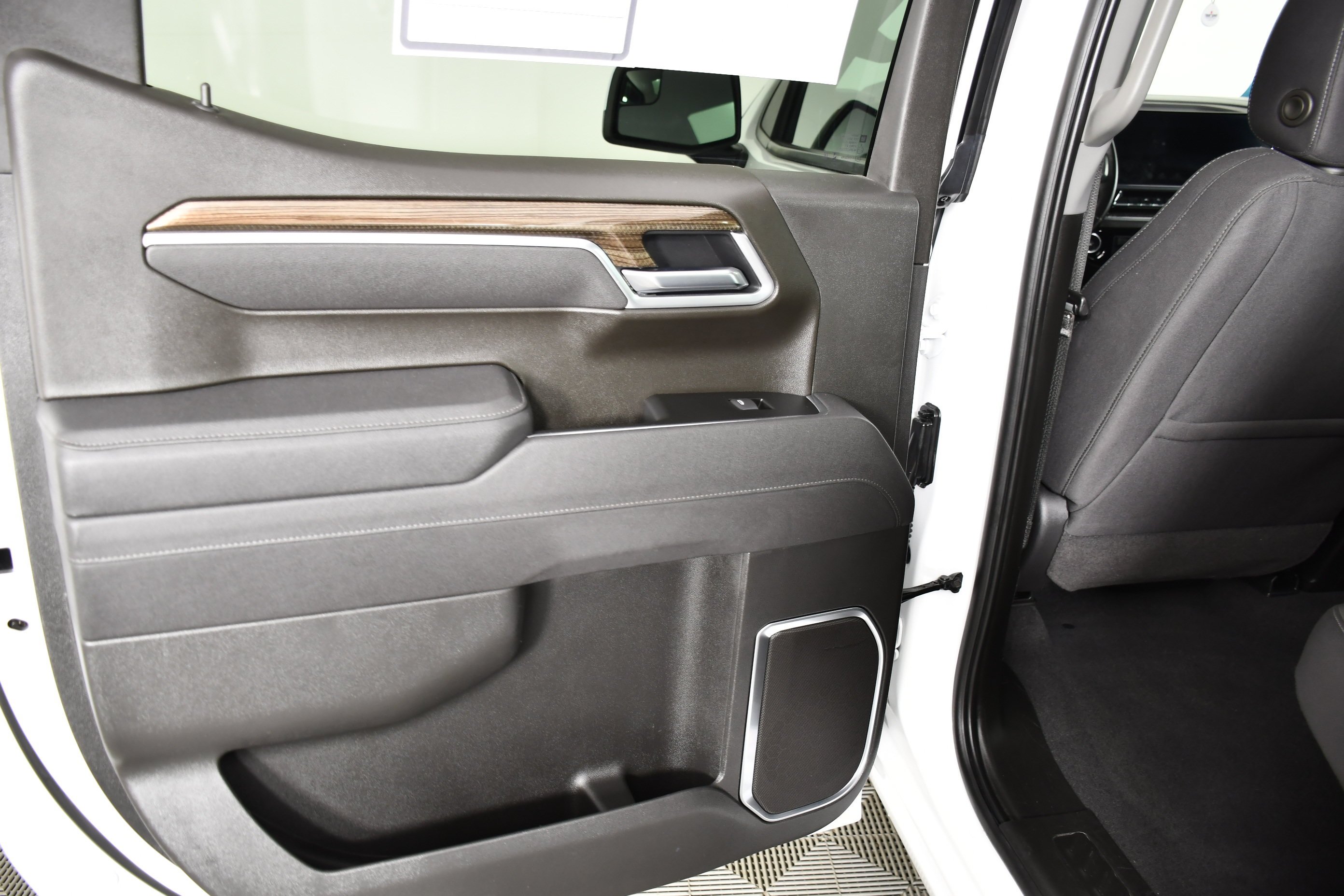 Used 2026 Summit White Chevrolet LT image 47