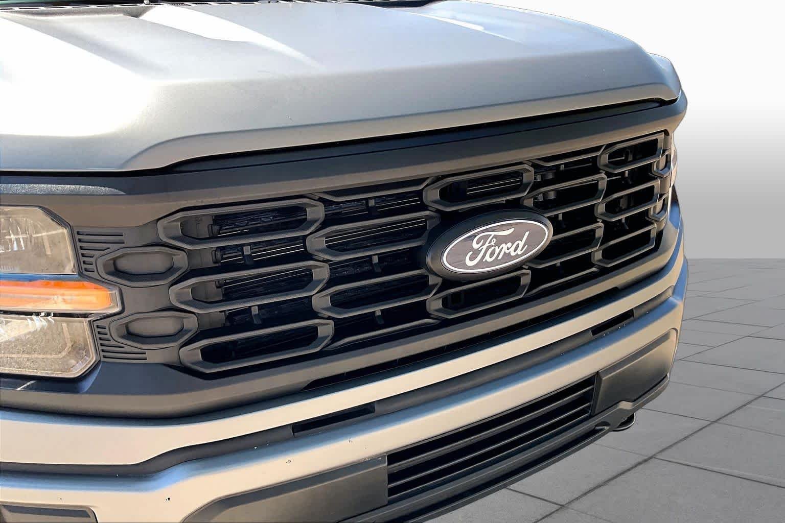 Used 2025 Blue Ford XL image 25