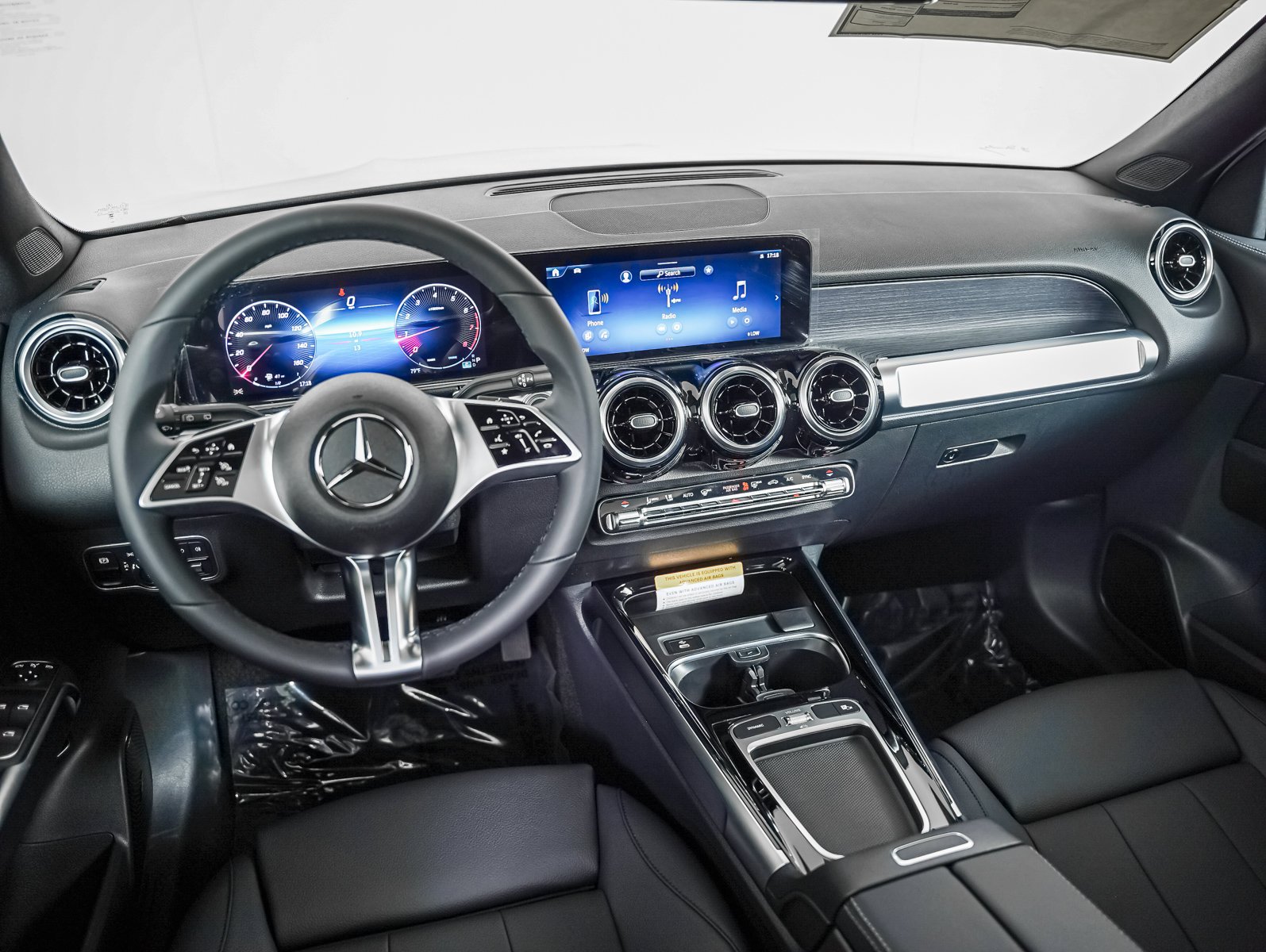New 2026 Polar White Mercedes-Benz GLB 250 image 14