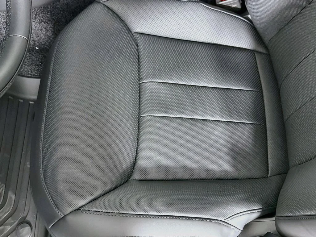 New 2026 Santorini Black Land Rover SE image 20
