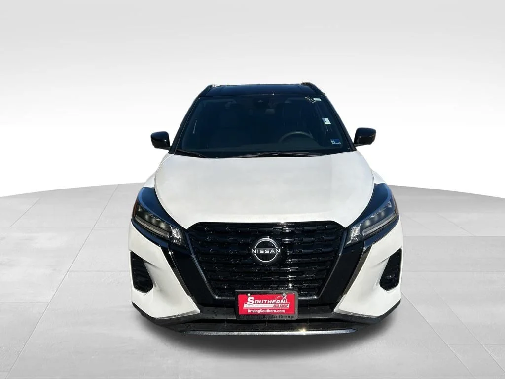 Used 2023 White Nissan SR image 5
