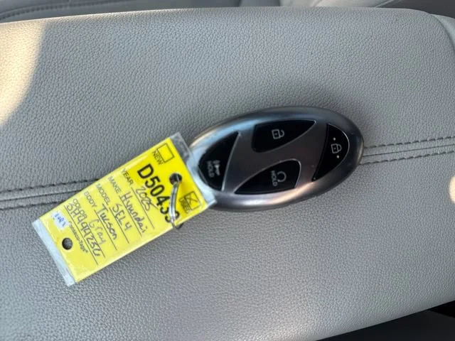 Used 2025  Hyundai SEL image 34