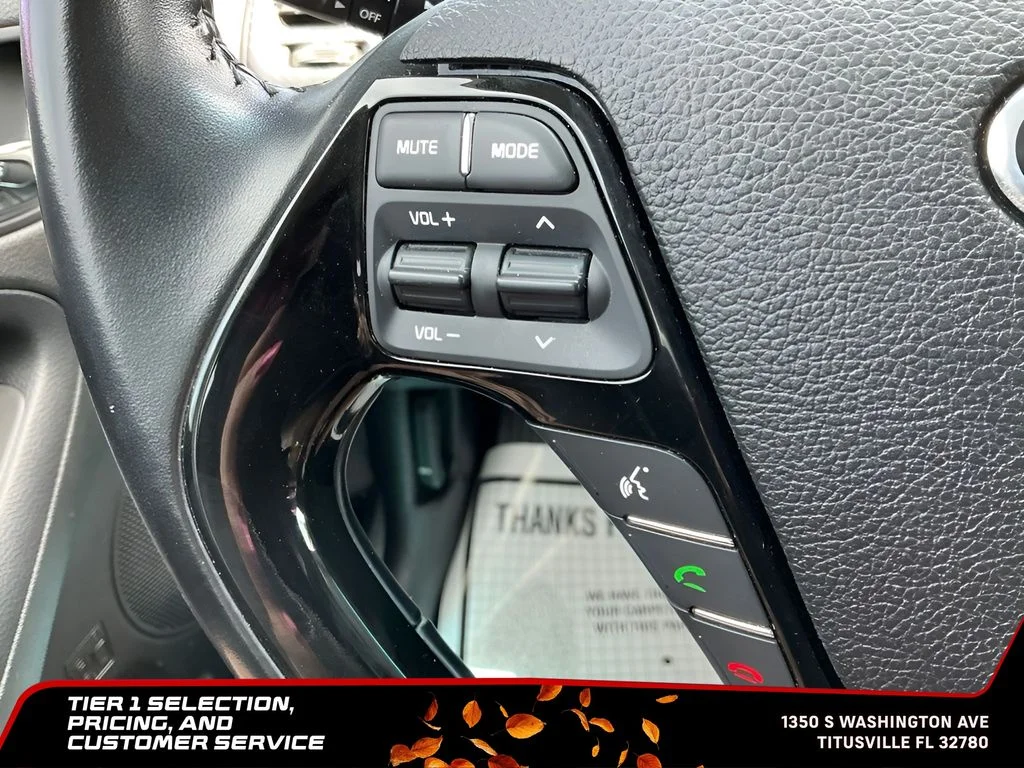 Used 2017 White Kia S image 30
