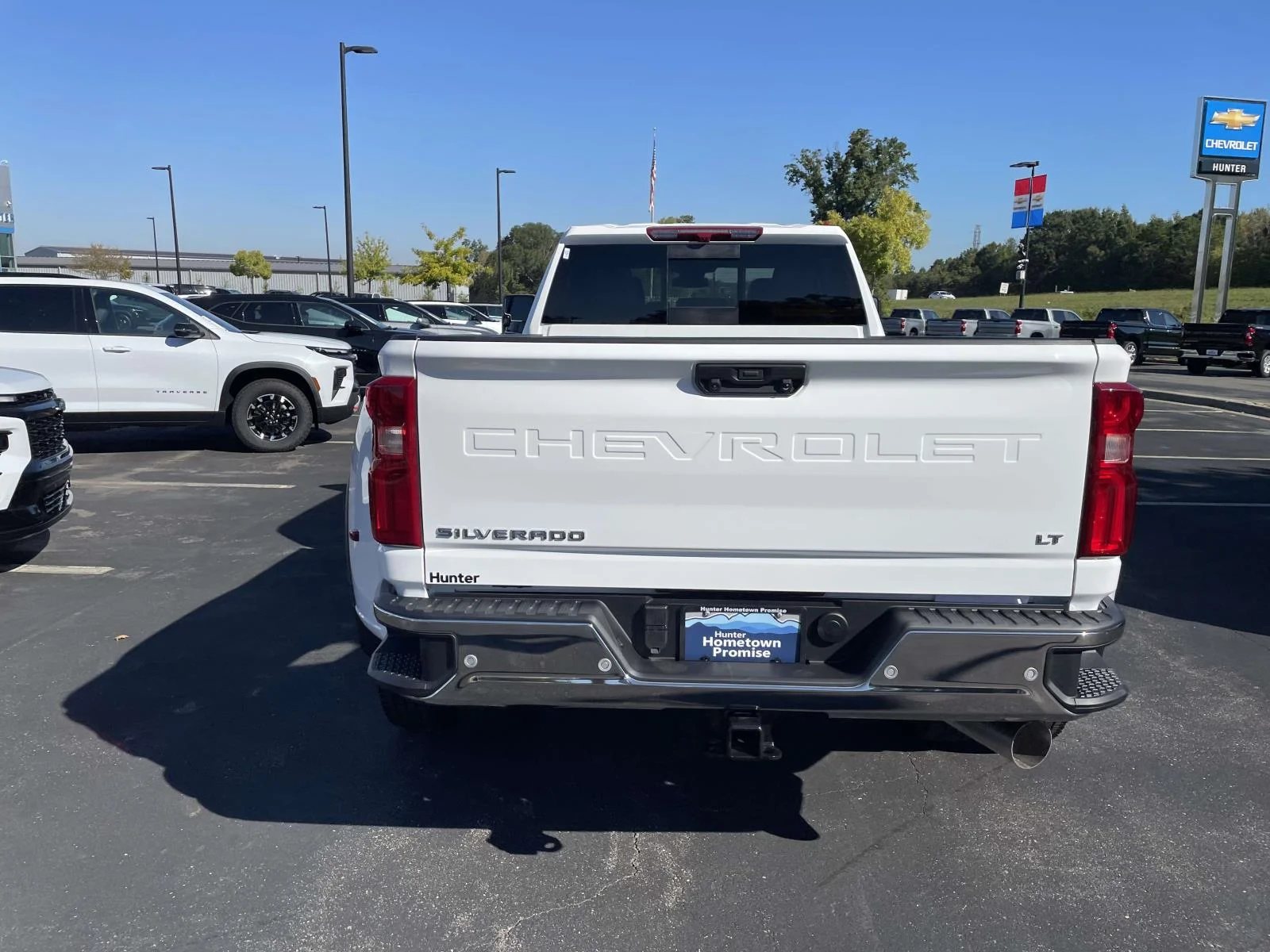 New 2026 Summit White Chevrolet LT DRW image 5